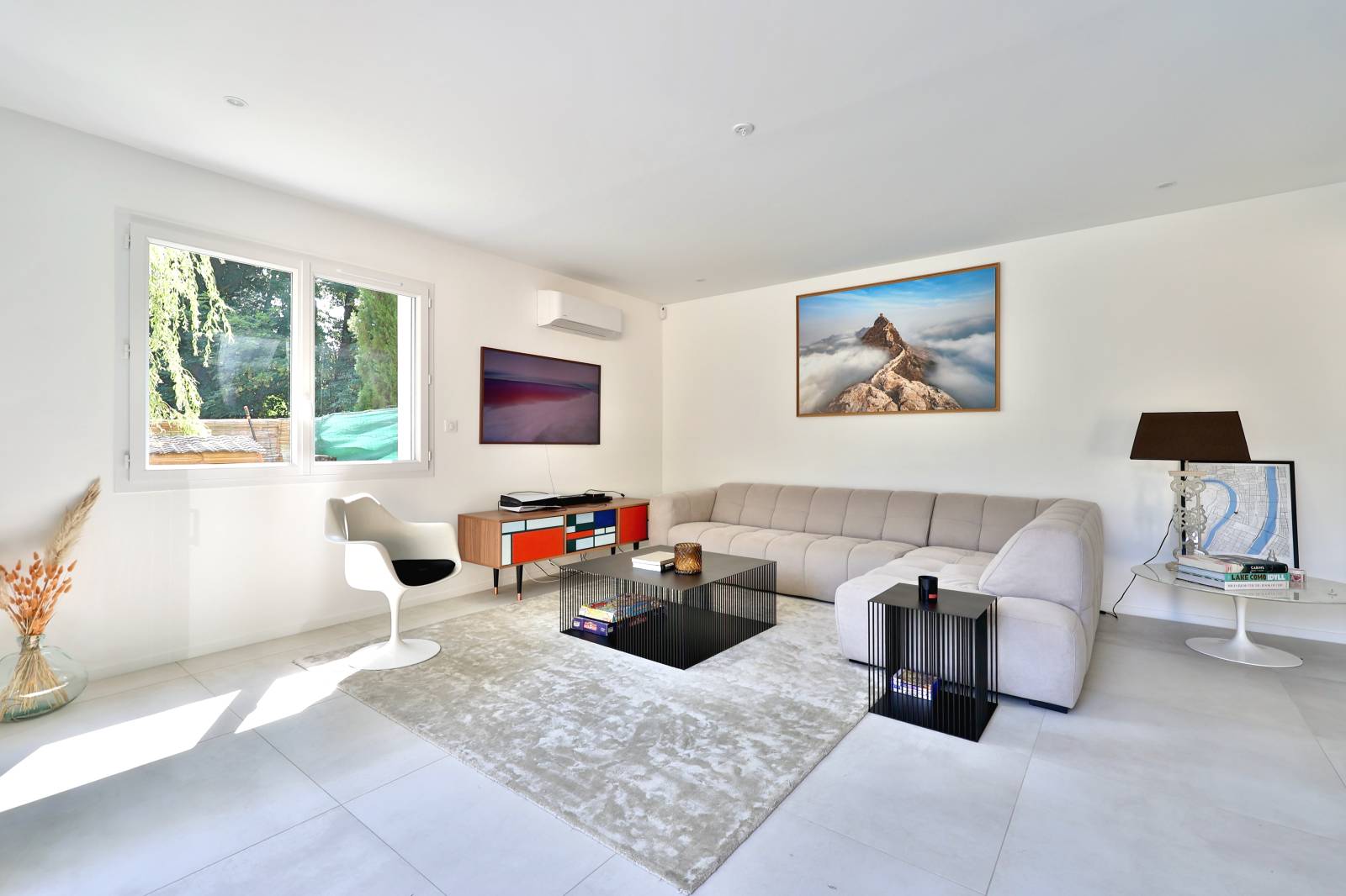 Belle maison rénovée à Saint-Cyr-au-Mont-d'Or, climatisation et matériaux haut-de-gamme, 2 suites parentales salle de douche, au calme