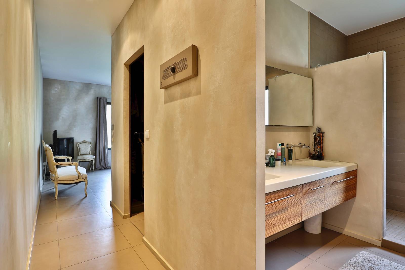 suite parentale avec dressing et sdb de plain pied pour cette villa à Dommartin