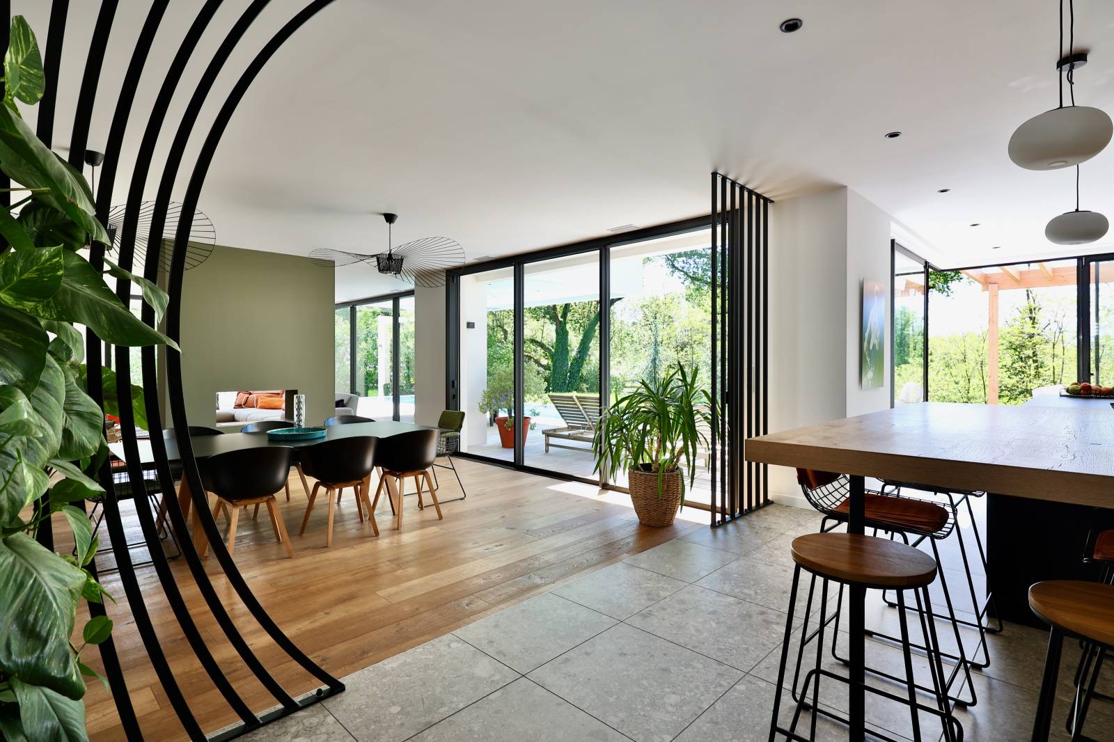 Maison contemporaine Tassin-la-Demi-Lune avec vue, piscine, parquet, proche Charbonnières-les-Bains