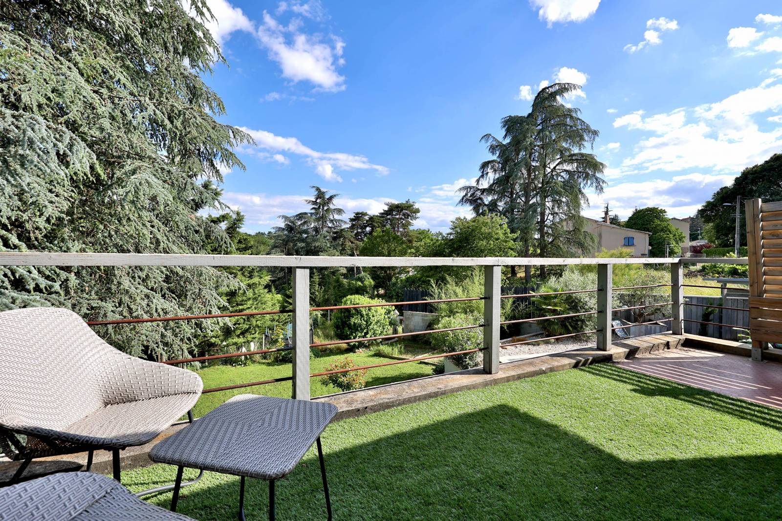 belle bâtisse ancienne rénovée Saint-Genis-les-Ollières  au calme, proche commodités