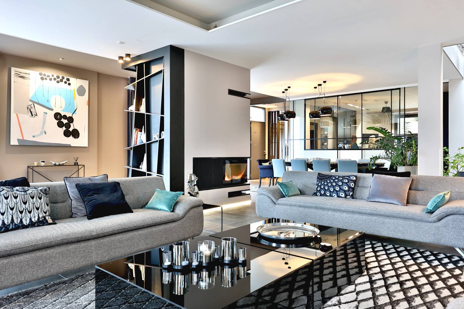 villa contemporaine d'exception hauteurs des Monts d'or, limite saint Cyr au Mont d'Or, 483 m², au calme, sans vis a vis. terrain très haut-de-gamme avec vue imprenable Lyon et la chaine des Alpes