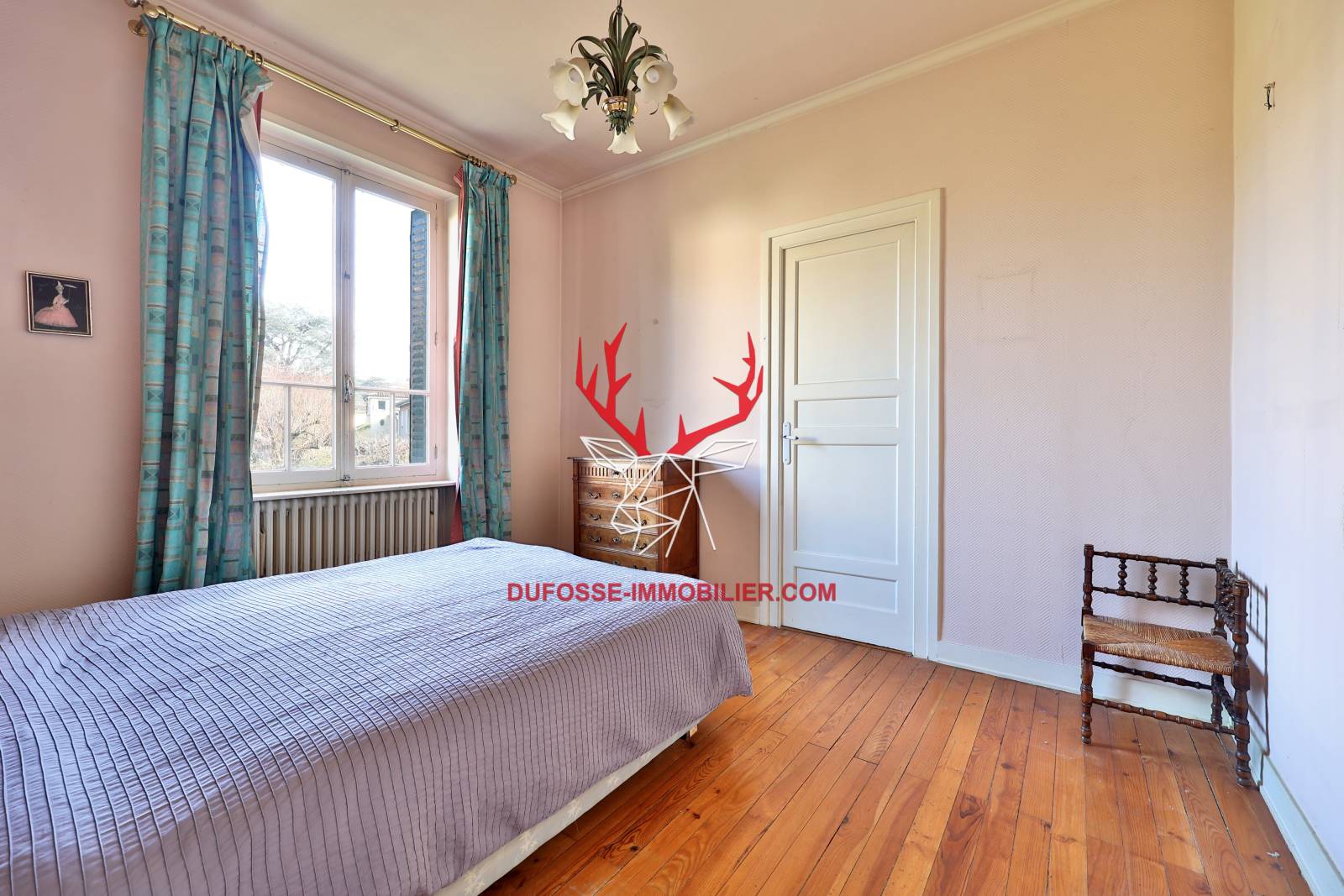 LYON 5 parquet belle hauteur sous plafond fenêtre sur impasse 