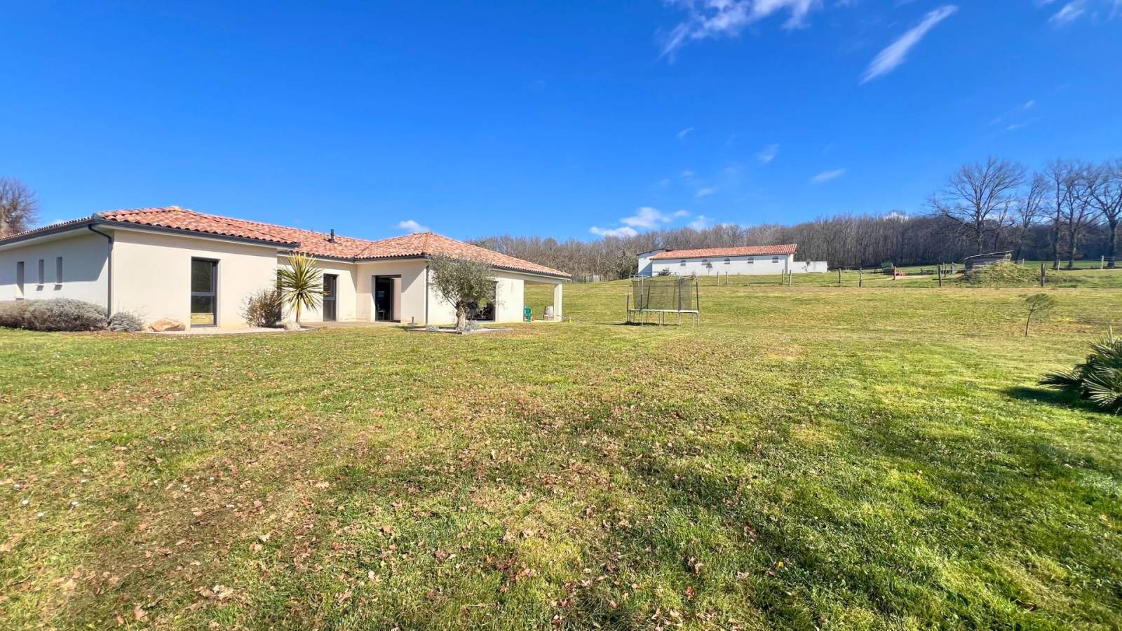 Propriété équestre alliant confort et fonctionnalité en Hautes-Pyrénées