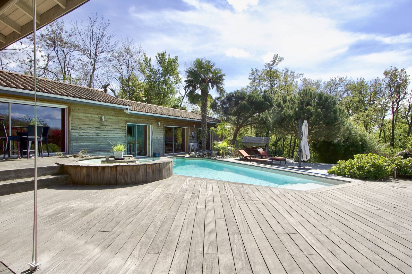 Villa limonest terrain 3000 m2 climatisation 