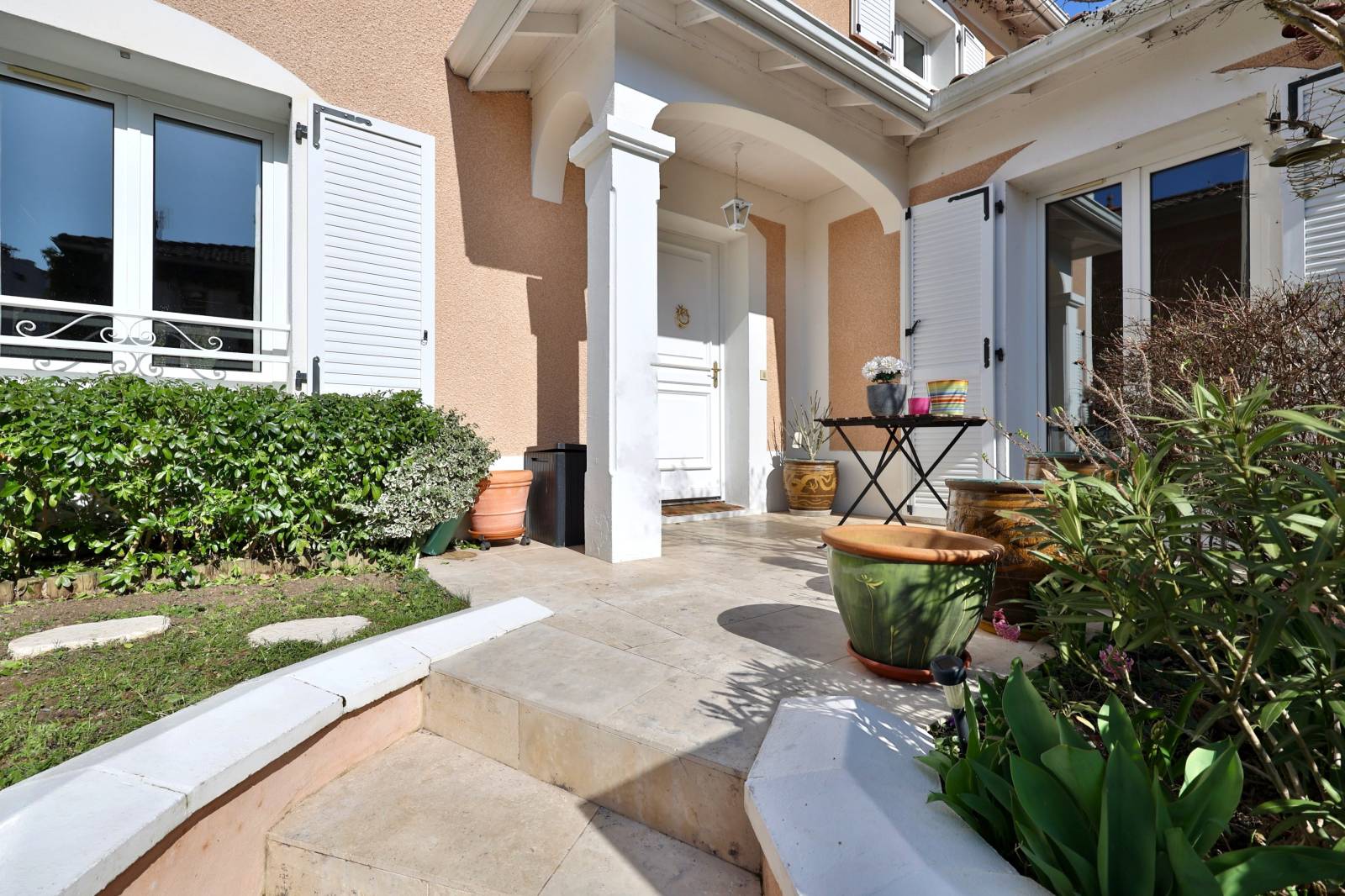 Maison LYON 9 avec piscine, limite Saint-Cyr-au-Mont-d'Or, maison plain-pied 4 ou 5 chambres terrain plat