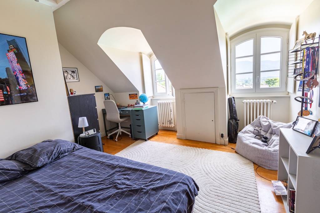 Corenc Montfleury, lumineuse villa 320 m2, 5 chambres, terrain avec piscine proche écoles, commerces et transports, vue Belledonne