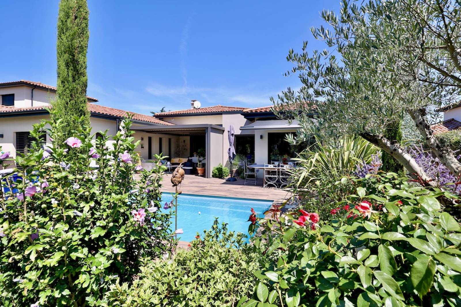 Villa neuve sur Lyon et alentour avec piscine 