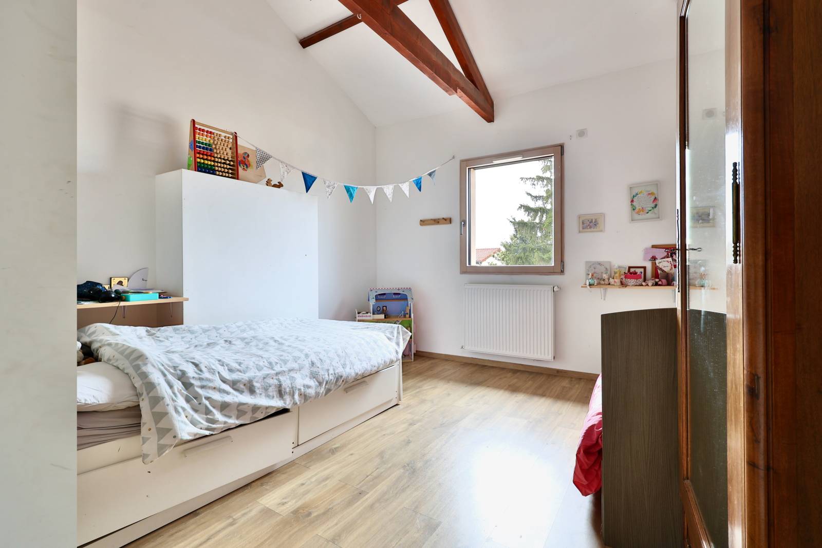 maison ancienne au calme à Les Chères dans centre-ville