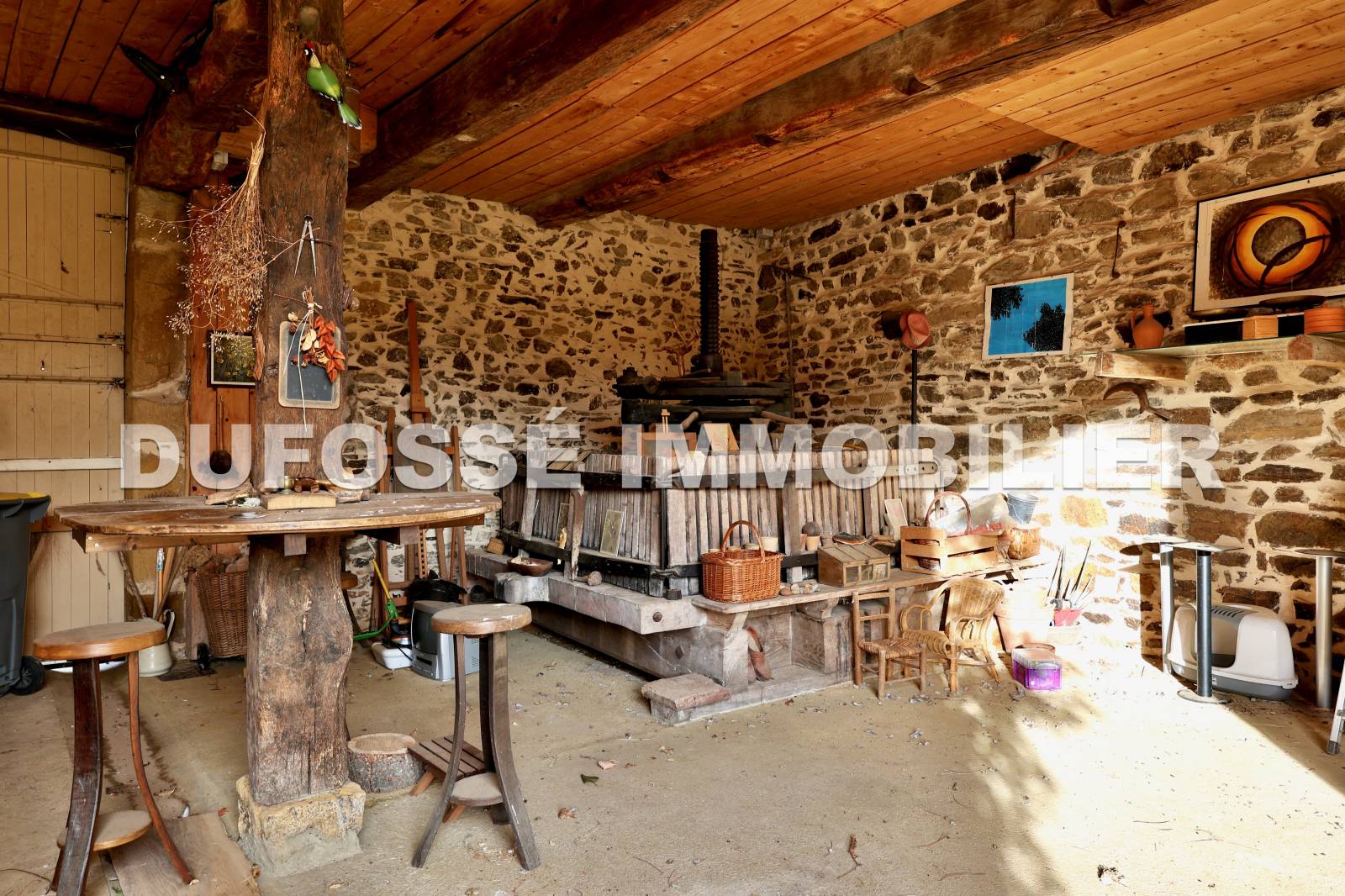 Propriété en Pierres Dorées Légny  