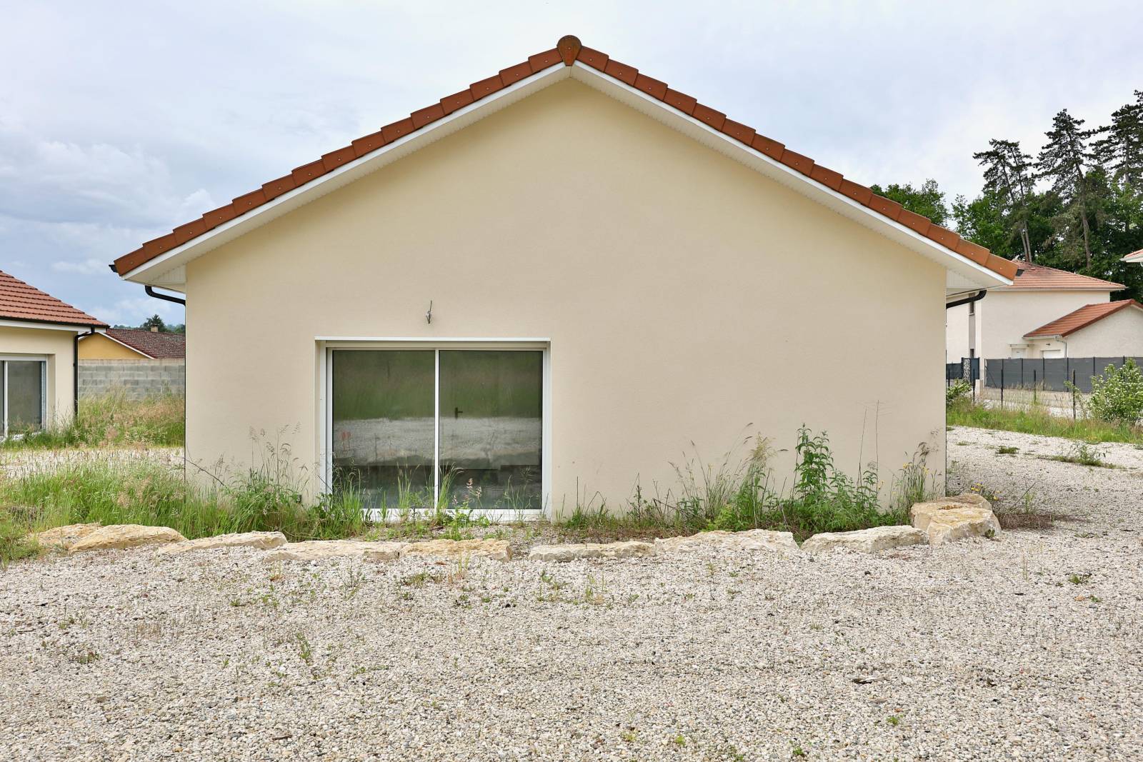 Plain-pied neuf avec exterieur et garage
