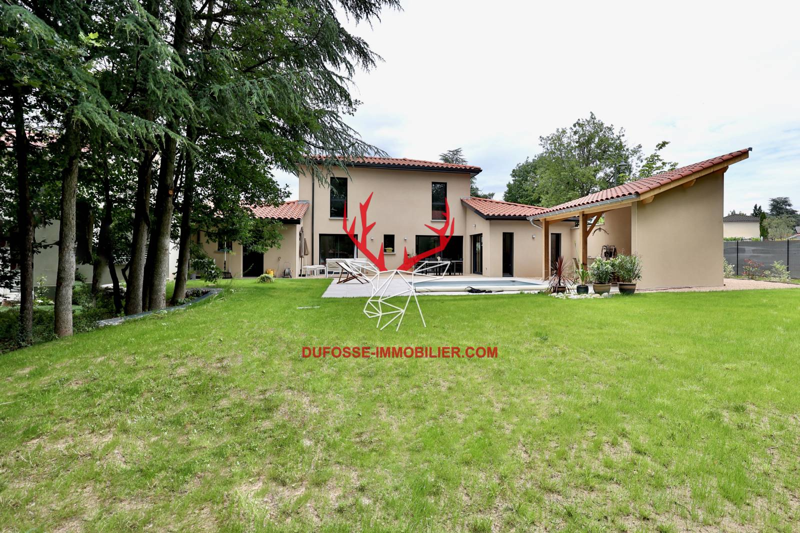 Terrain 909 m²