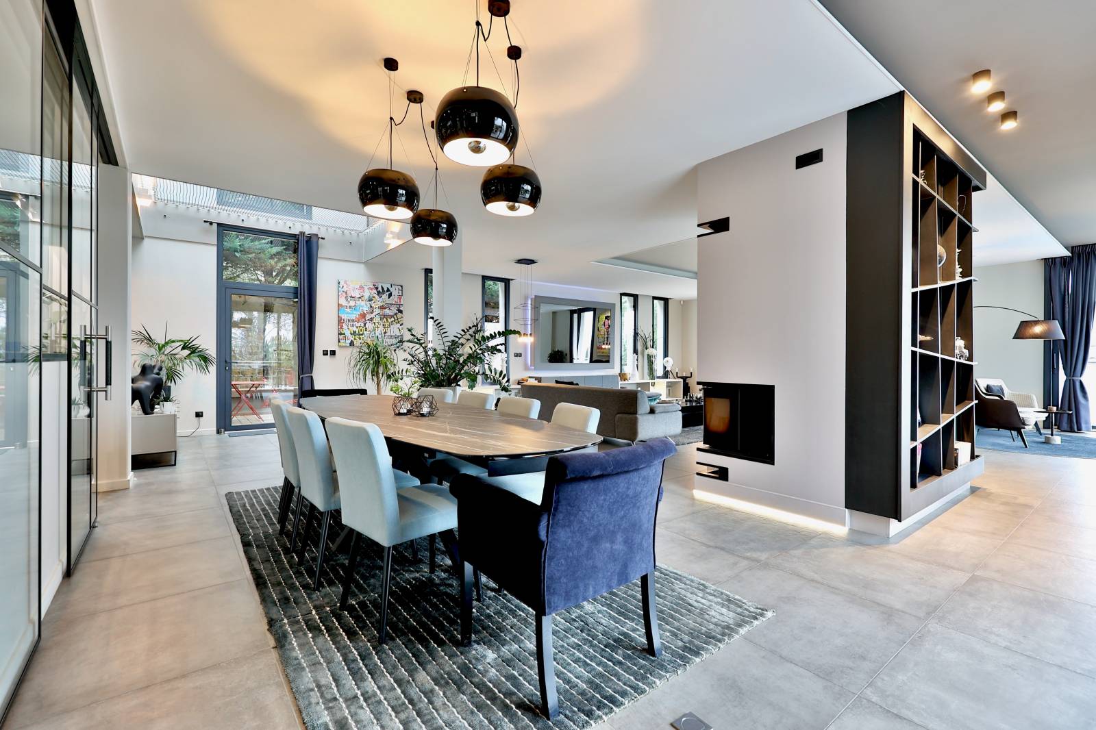 Saint-cyr-au-mont-d'or maison contemporaine d'exception hauteurs des Monts d'or, limite saint Cyr au Mont d'Or, 483 m², au calme, sans vis a vis. terrain avec vue exceptionnelle sur Lyon et la chaine des Alpes