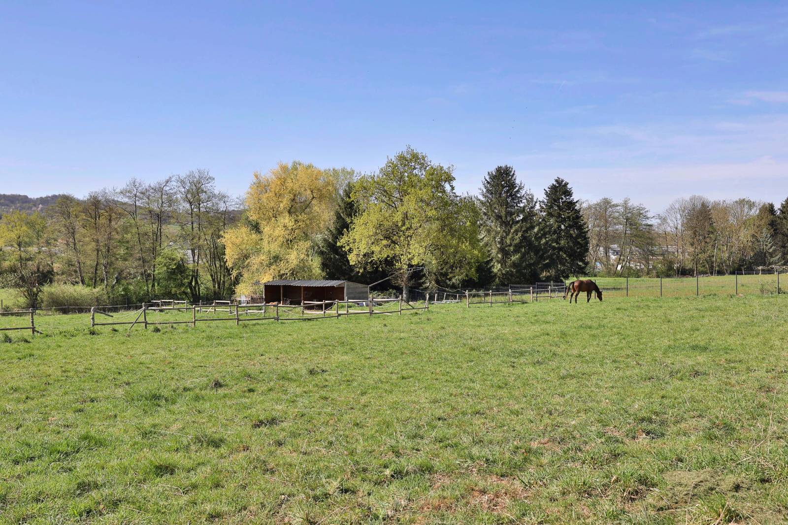 villa 8 chambres garage 8 voitures pouvant être transformé en habitation