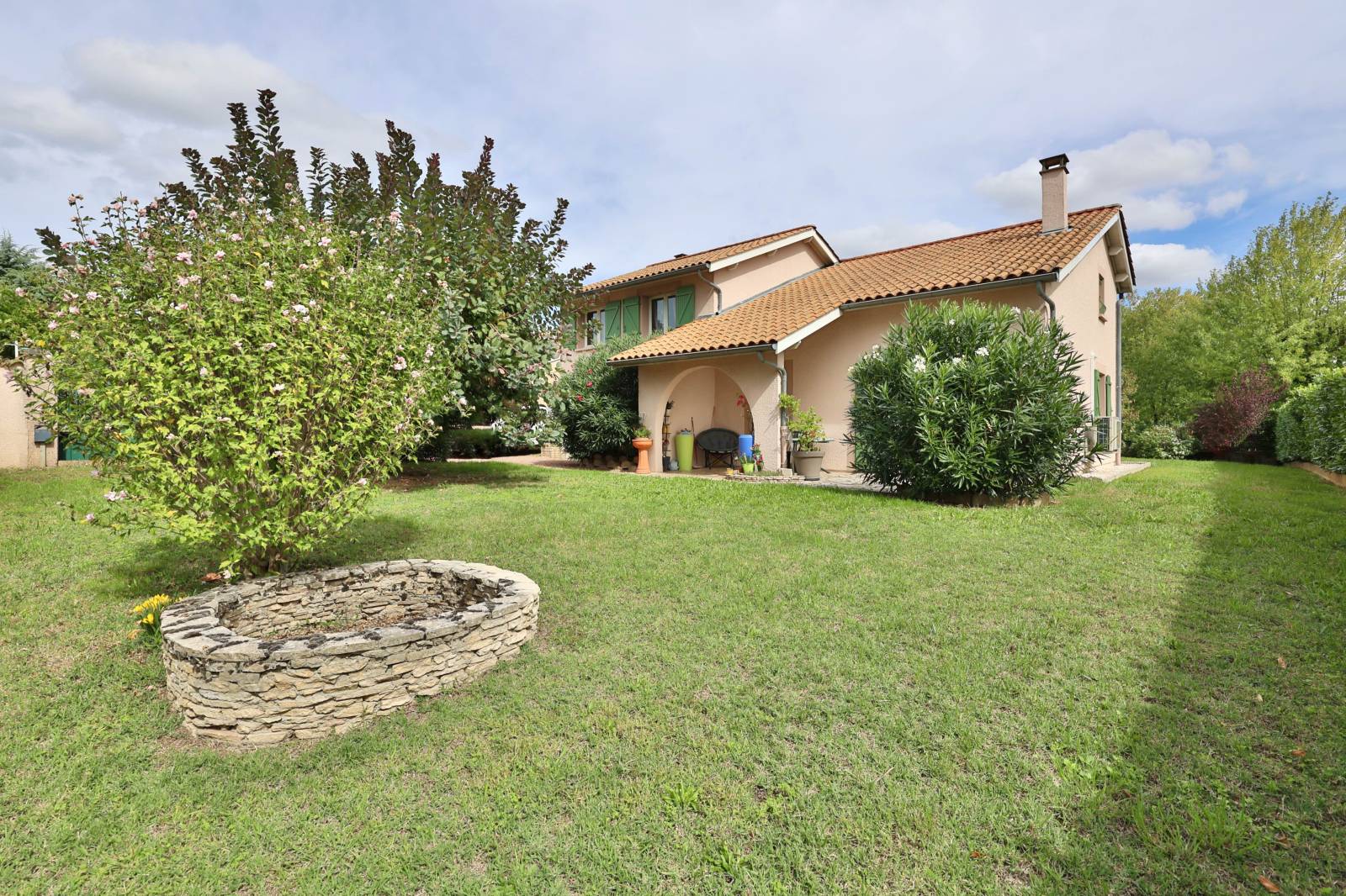 Achat et vente d'une maison divisée en appartements à Vienne