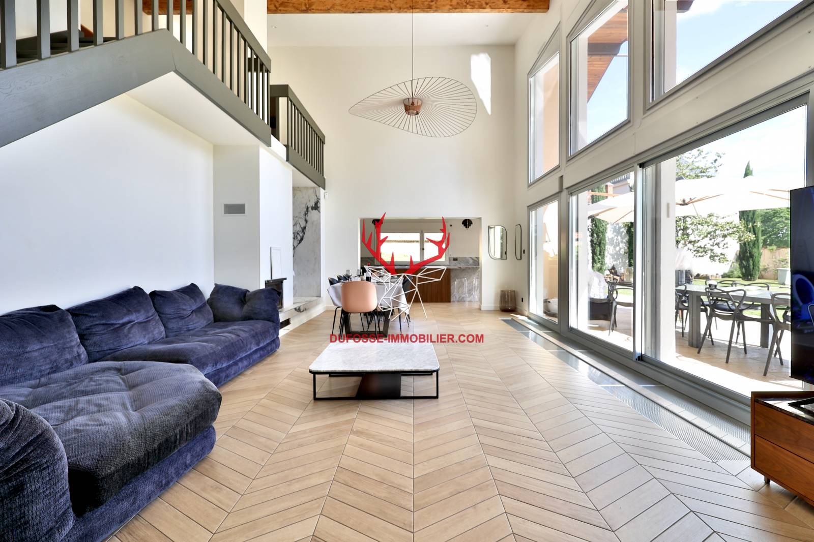 Villa rénovée avec piscine Ecully  Piscine 5 chambres terrain plat studio indépendant