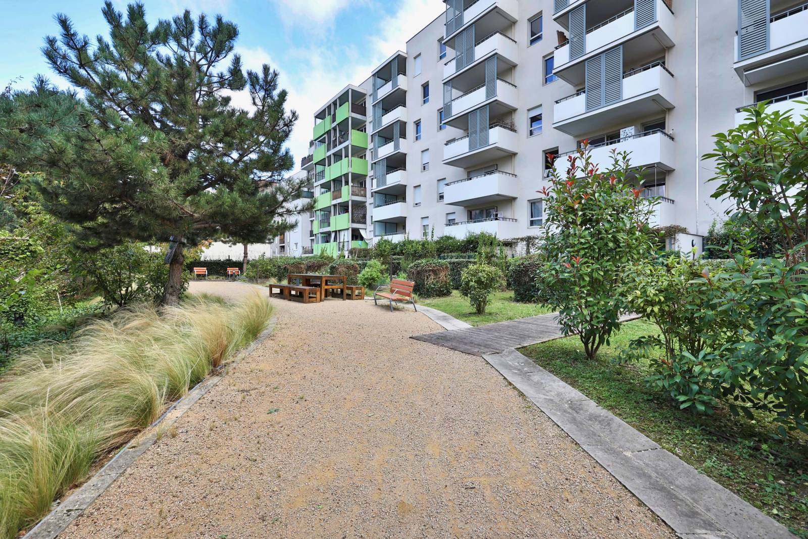 Villeurbanne, attique T3 avec 82m2 de terrasse sur 3 côtés + garage PMR