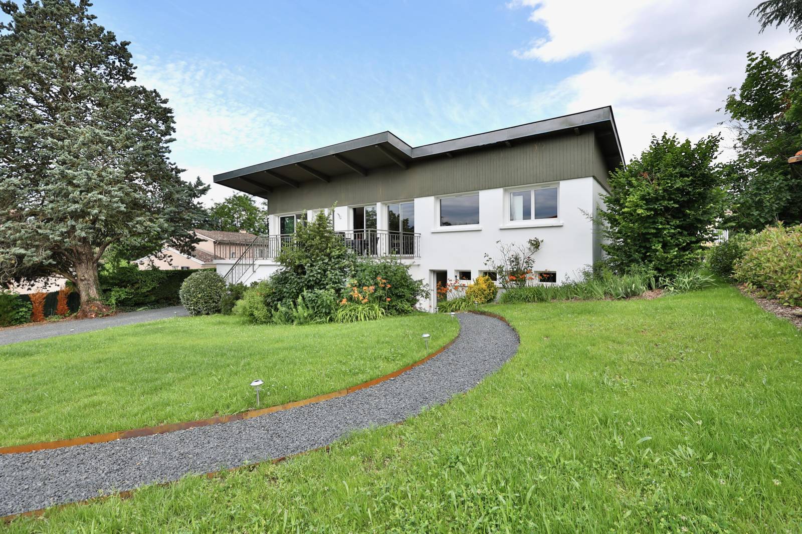 Francheville, villa rénovée avec goût au calme