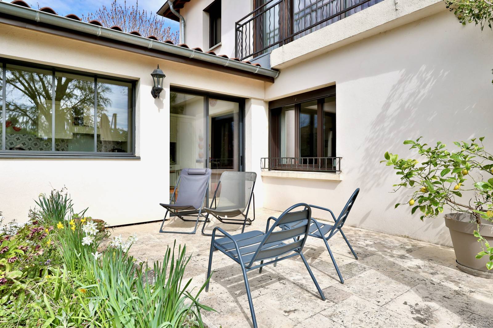 maison 5 chambres + bureau au calme à Les Chères centre