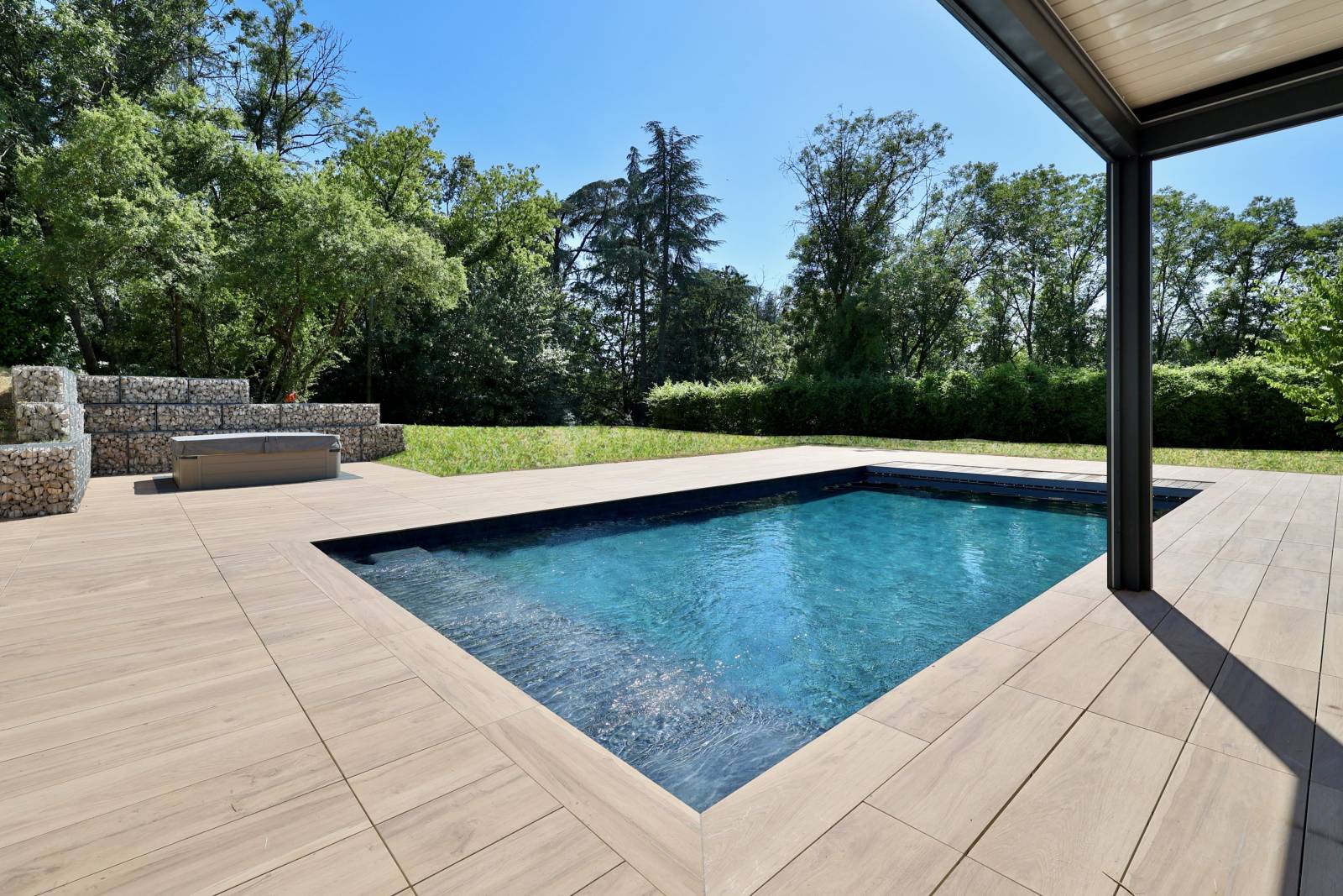 Ecully, exceptionnelle villa contemporaine de 450 m2 piscine et garage 200 m2
