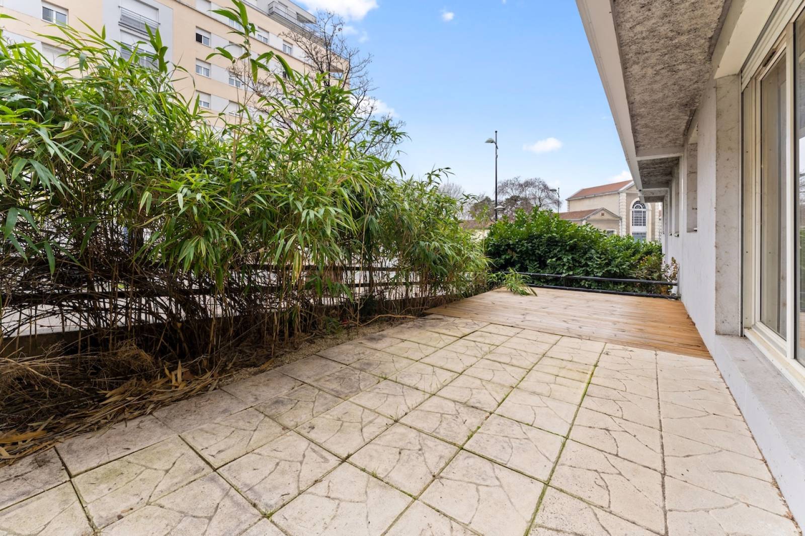 Caluire-et-Cuire, T2 55 m2 avec terrasse 20 m2, en très bon état, cave, au coeur des commodités