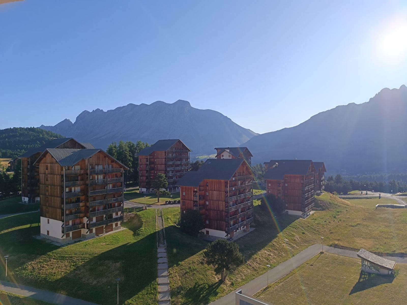 disponible à la vente petit prix accessible pour ce studio au pied des piste de Superdévoluy