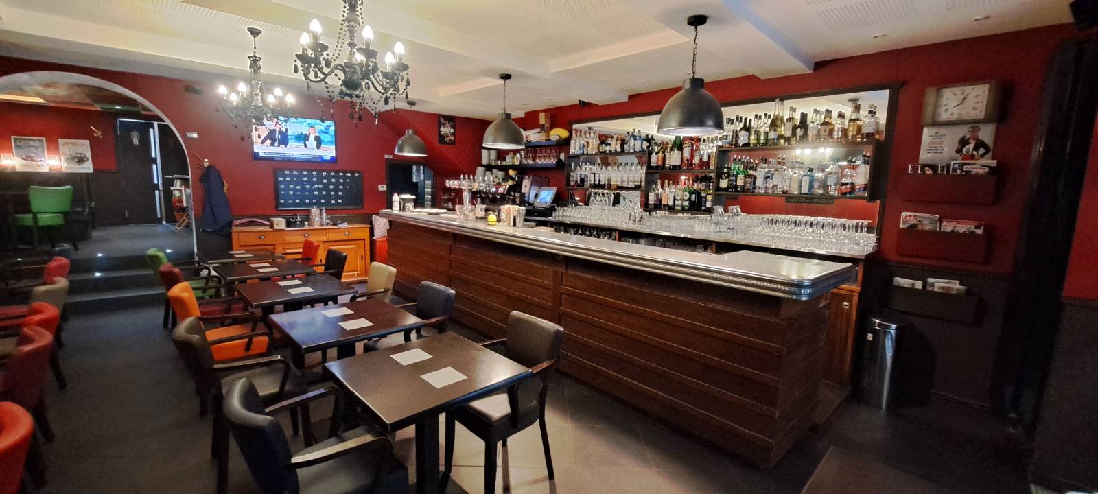 Tournon-sur-Rhône, Fonds de commerce Bar Restaurant 143 M2 AVEC TERRASSE