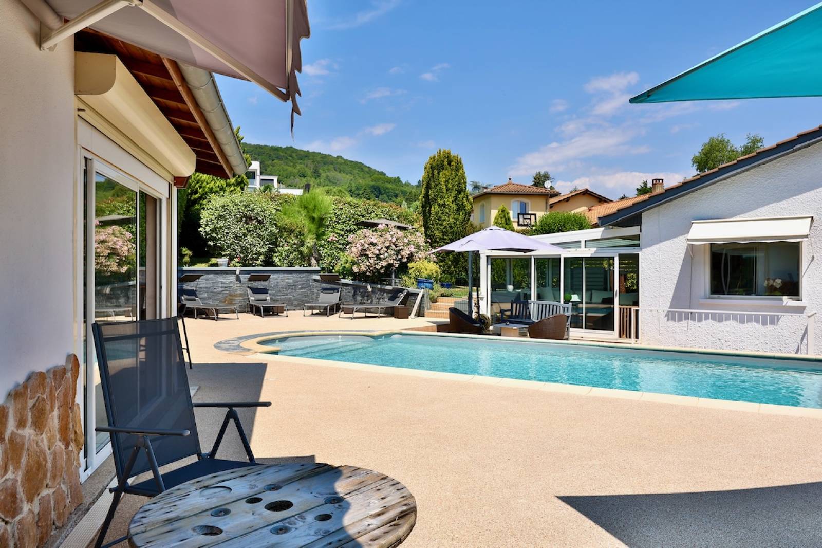 Maison avec piscine et studio indépendant à Collonges-au-Mont-d'Or