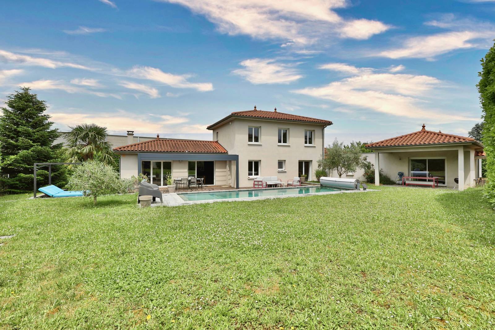 La Tour-de-Salvagny maison familiale 226 m² 5 chambres + bureau