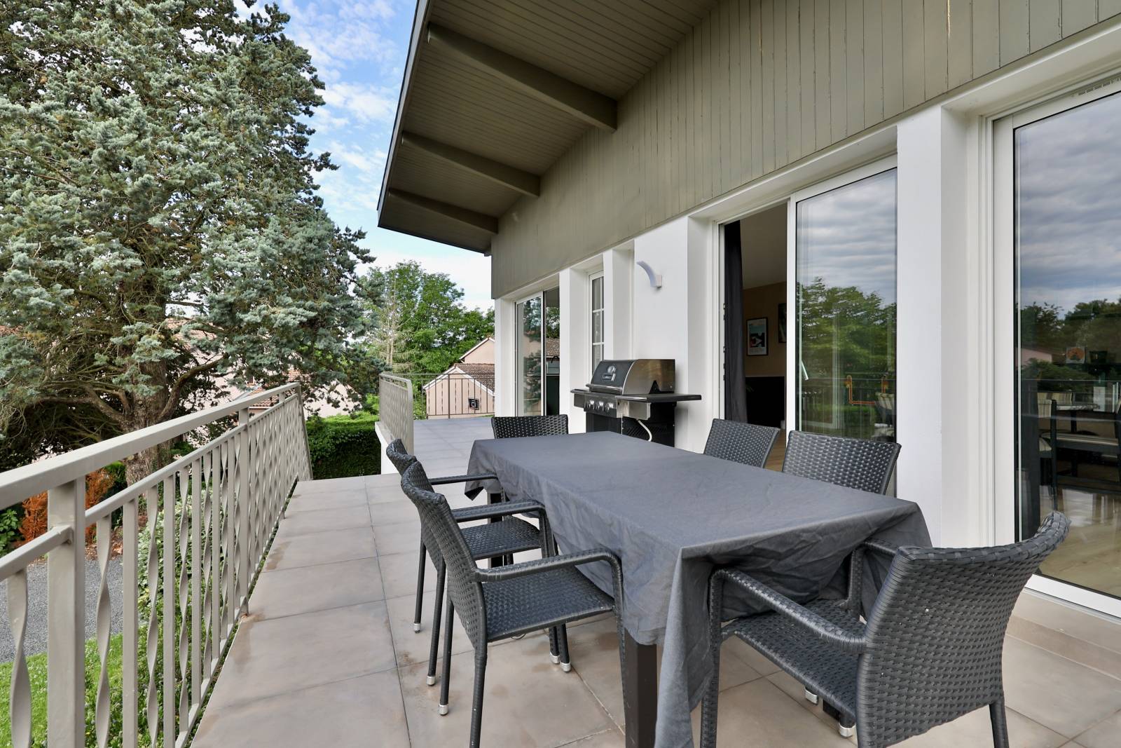 Francheville, villa rénovée avec goût au calme