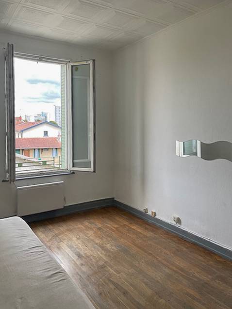 LYON 8-T2 TRAVERSANT -Idéal investisseur