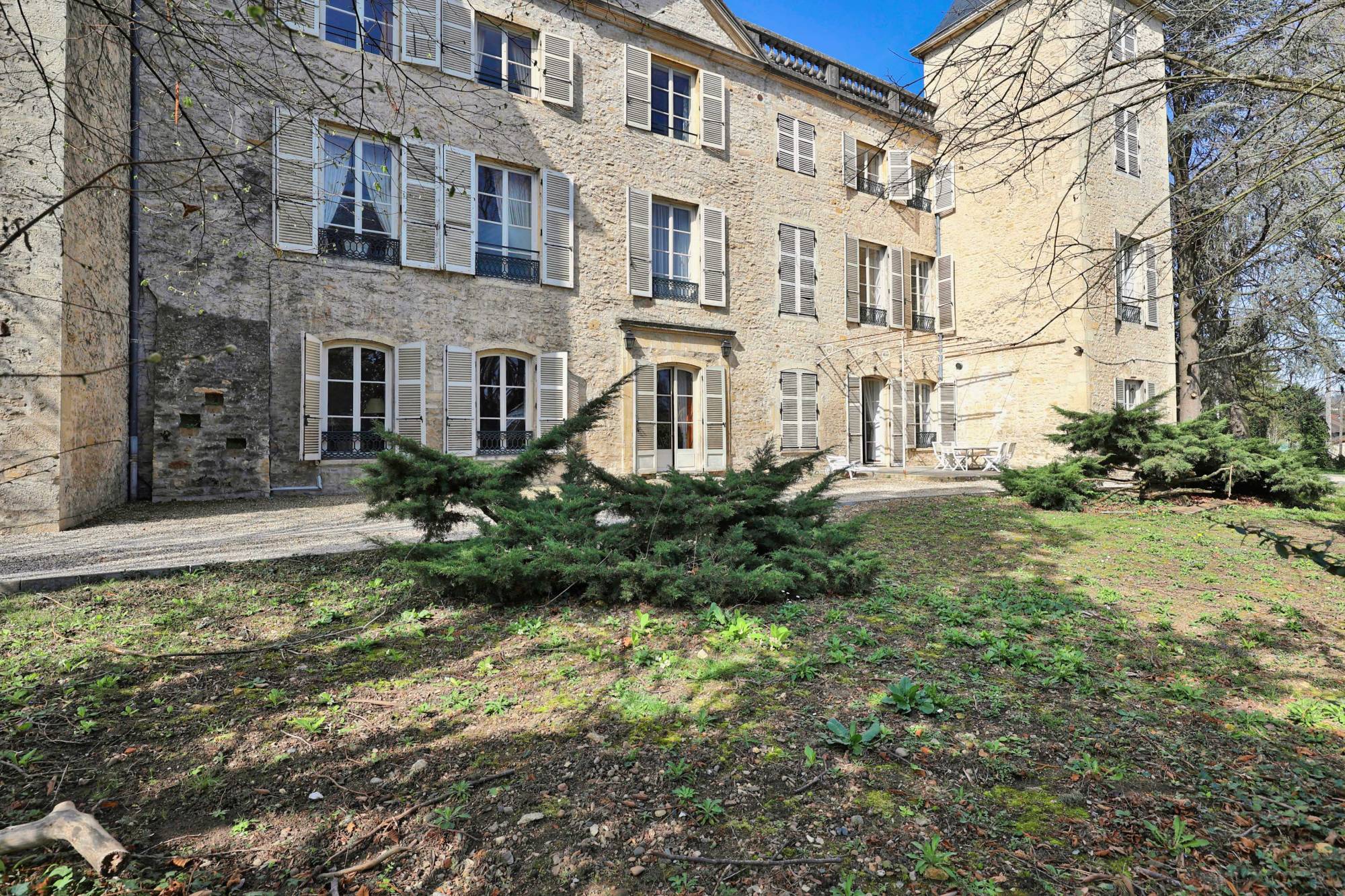 maison de maitre sur dardilly avec piscine et dépendance 