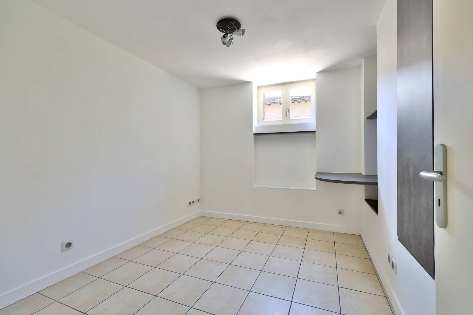 Saint-Germain-au-Mont-d'Or, lumineux T4 de 119 m2 avec jardin privatif dans un parc de 5 ha