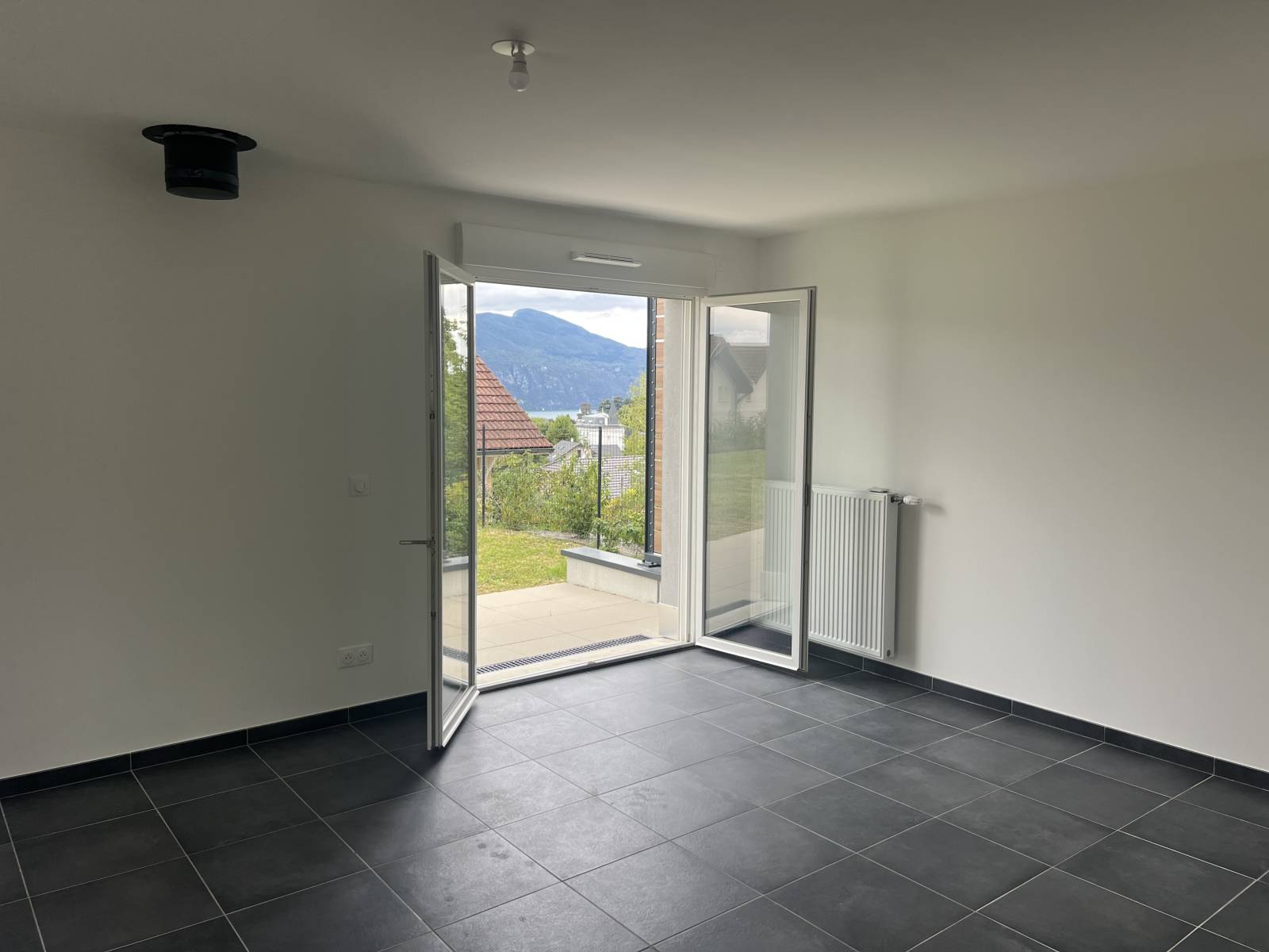 à vendre villa récente de 2024 à 10 minutes du Lac du Bourget au calme proche commodités