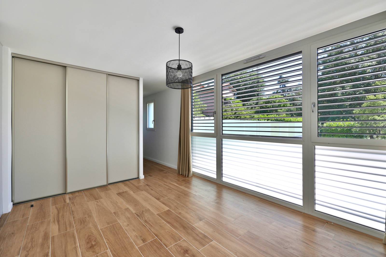 Ecully, exceptionnelle villa contemporaine de 450 m2 piscine et garage 200 m2