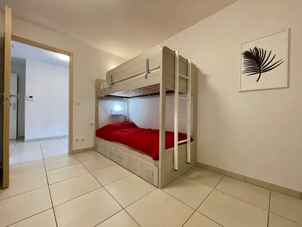 T2 cabine avec 2 balcon la joue du loup dans le devoluy