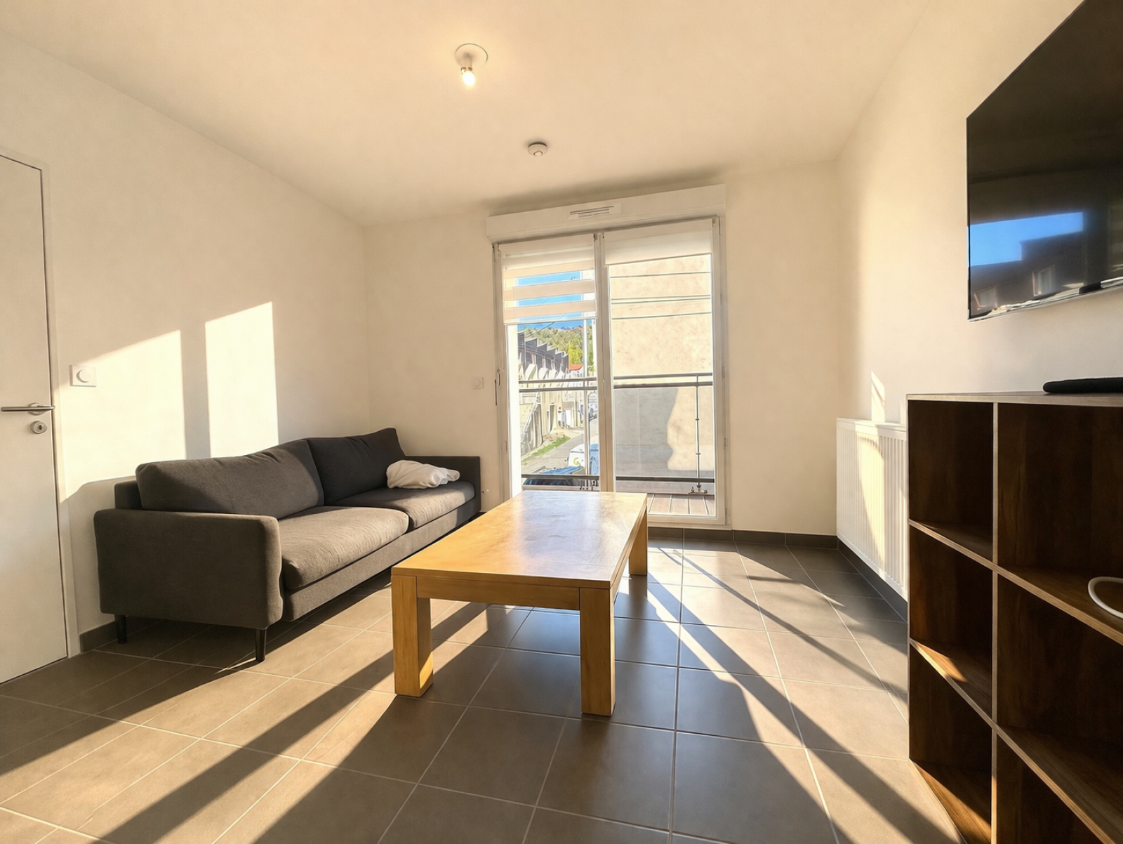 Neuville-sur-Saône, appartement T2 Meublé