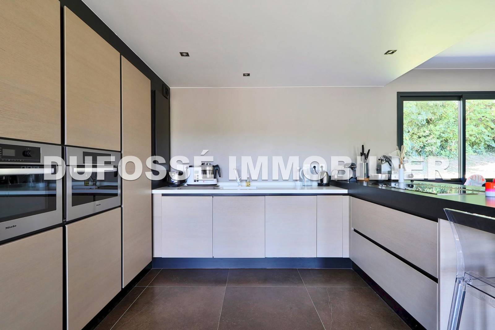 MANDAT EXCLUSIF : Villa 7 pièces à Fontaines-Saint-Martin Terrain avec piscine