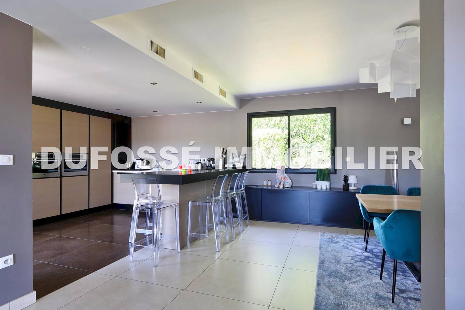 Maison 7 pièces à Fontaines-Saint-Martin disponible à la vente