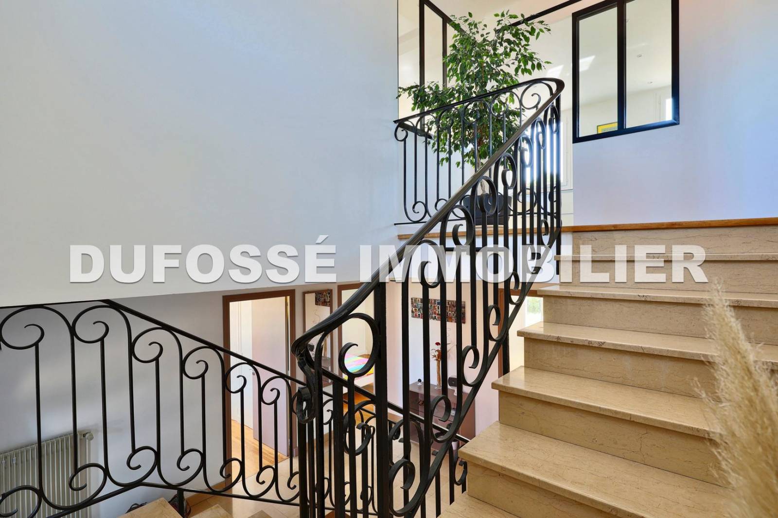 Maison 8 chambres à Soucieu-en-Jarrest aux belles prestations disponible à la vente