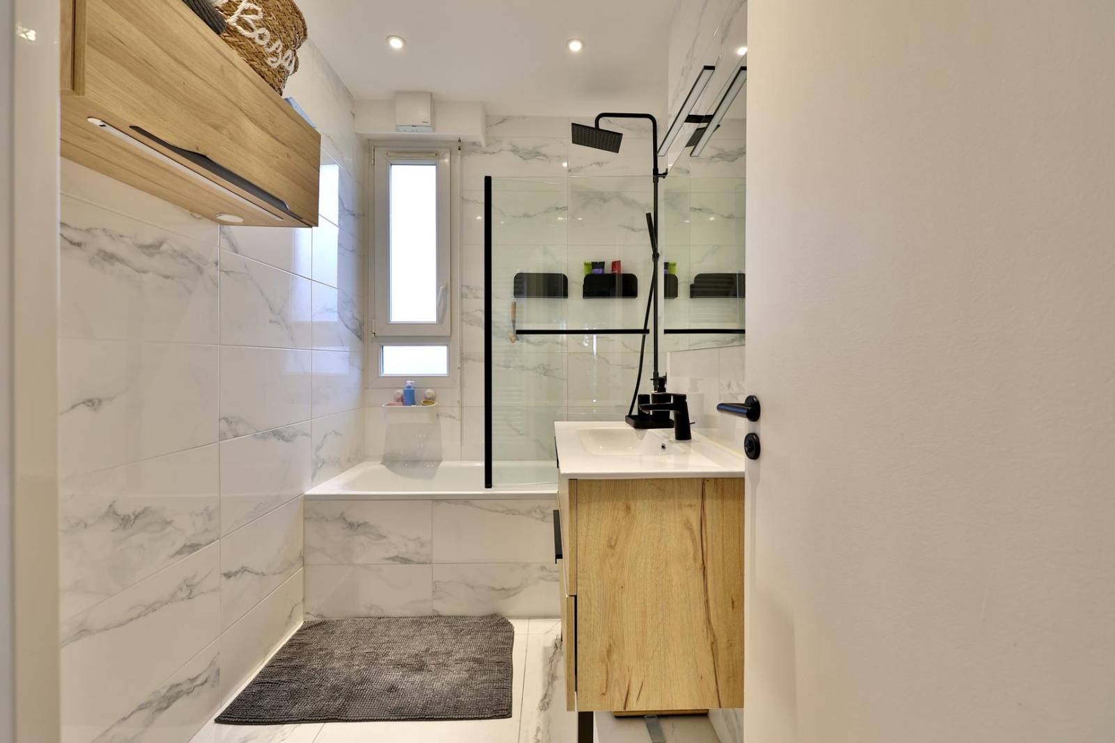 Salle de bain sur ecully dans T2 