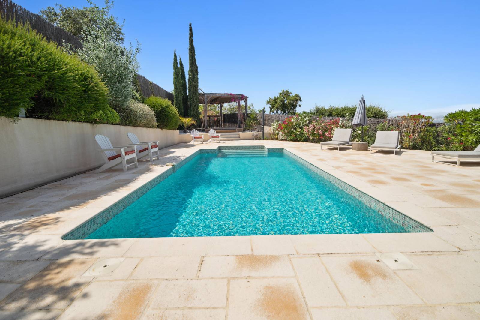 Maison Cogolin proche Saint-Tropez, au calme, vue mer, piscine chauffée, 5 chambres