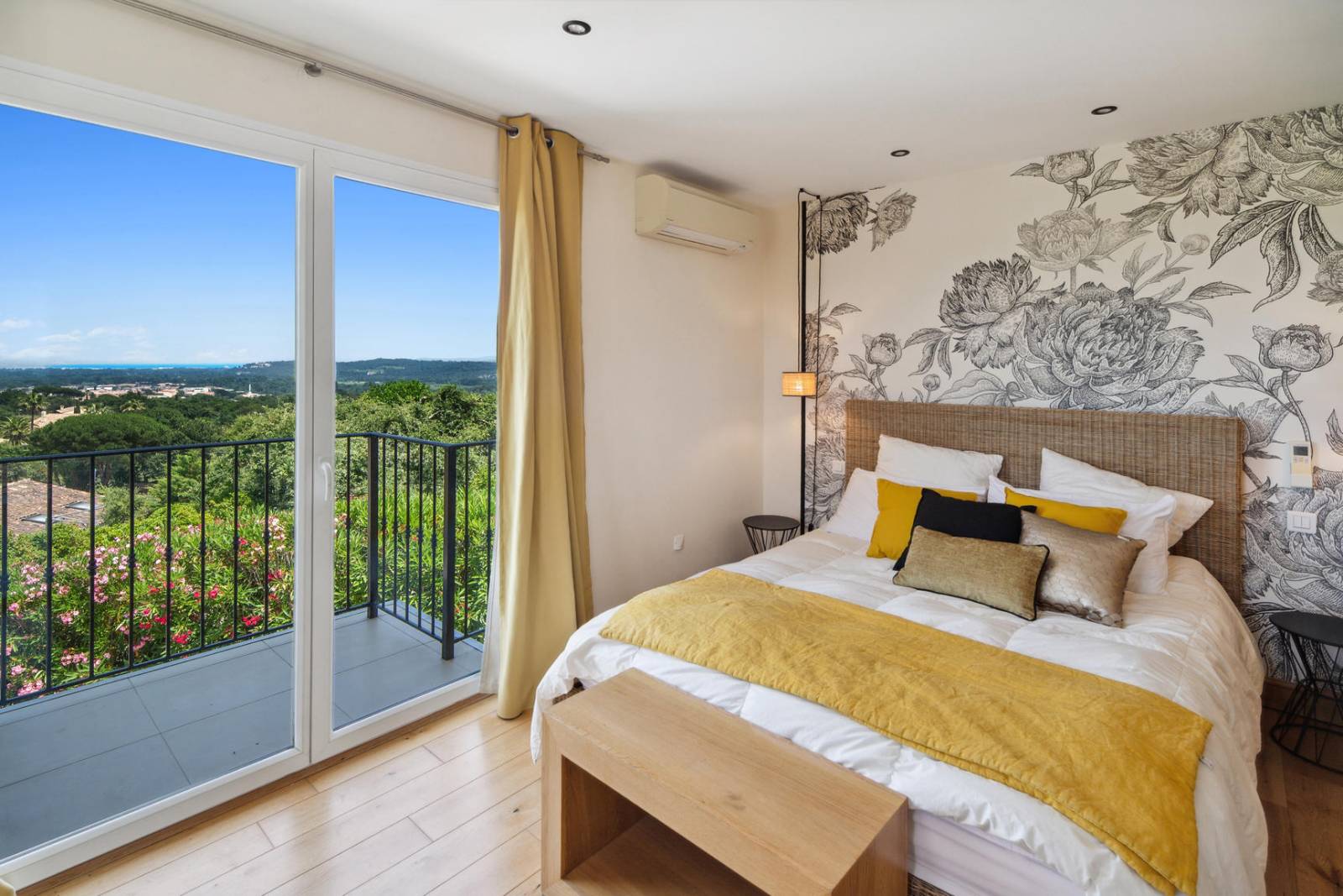 Maison Cogolin proche Saint-Tropez, au calme, vue mer, piscine chauffée, 5 chambres