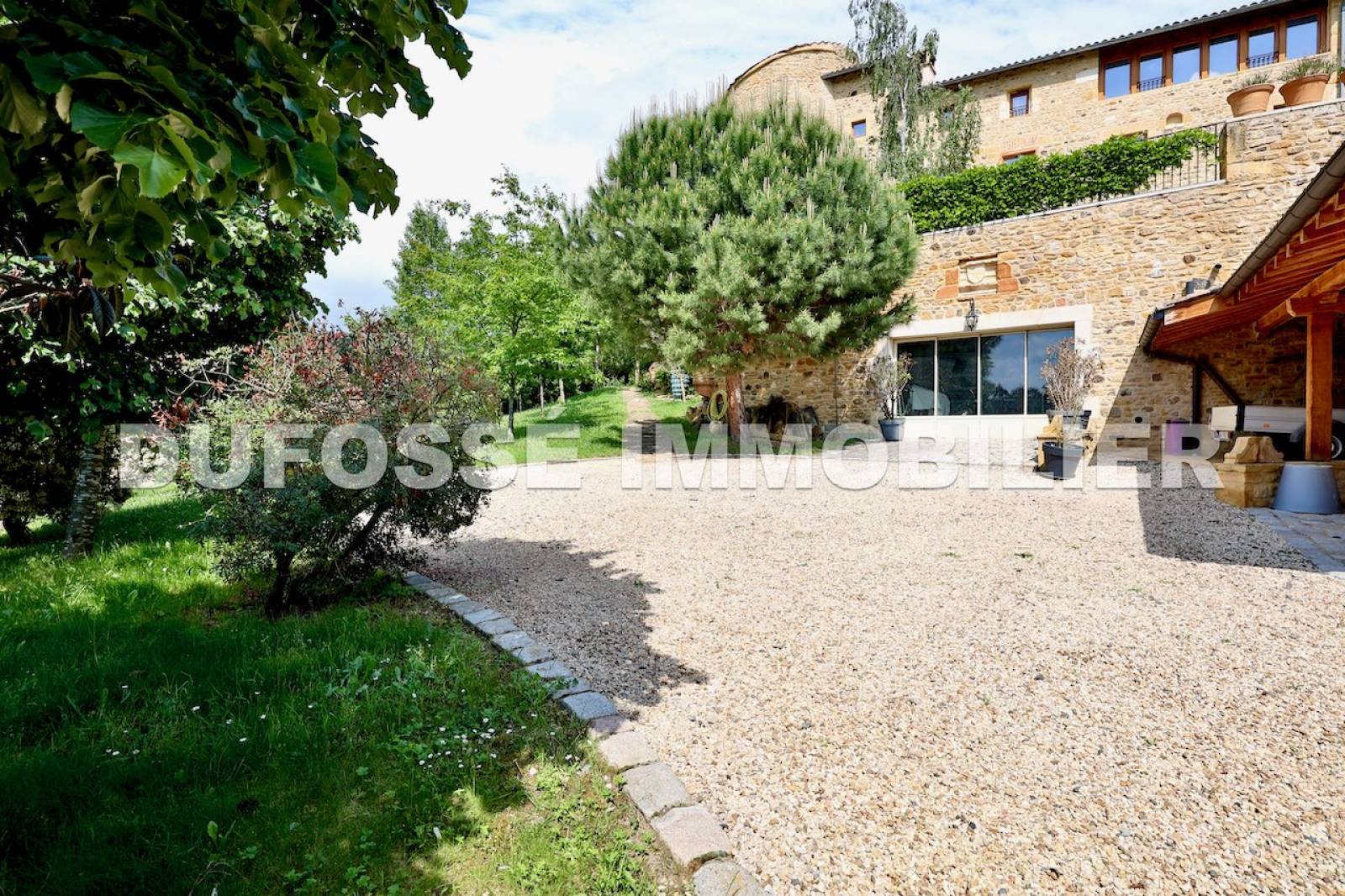 Bien d’exception à vendre : un château Villefranche-sur-Saône  XIème siècle, prêt à vivre