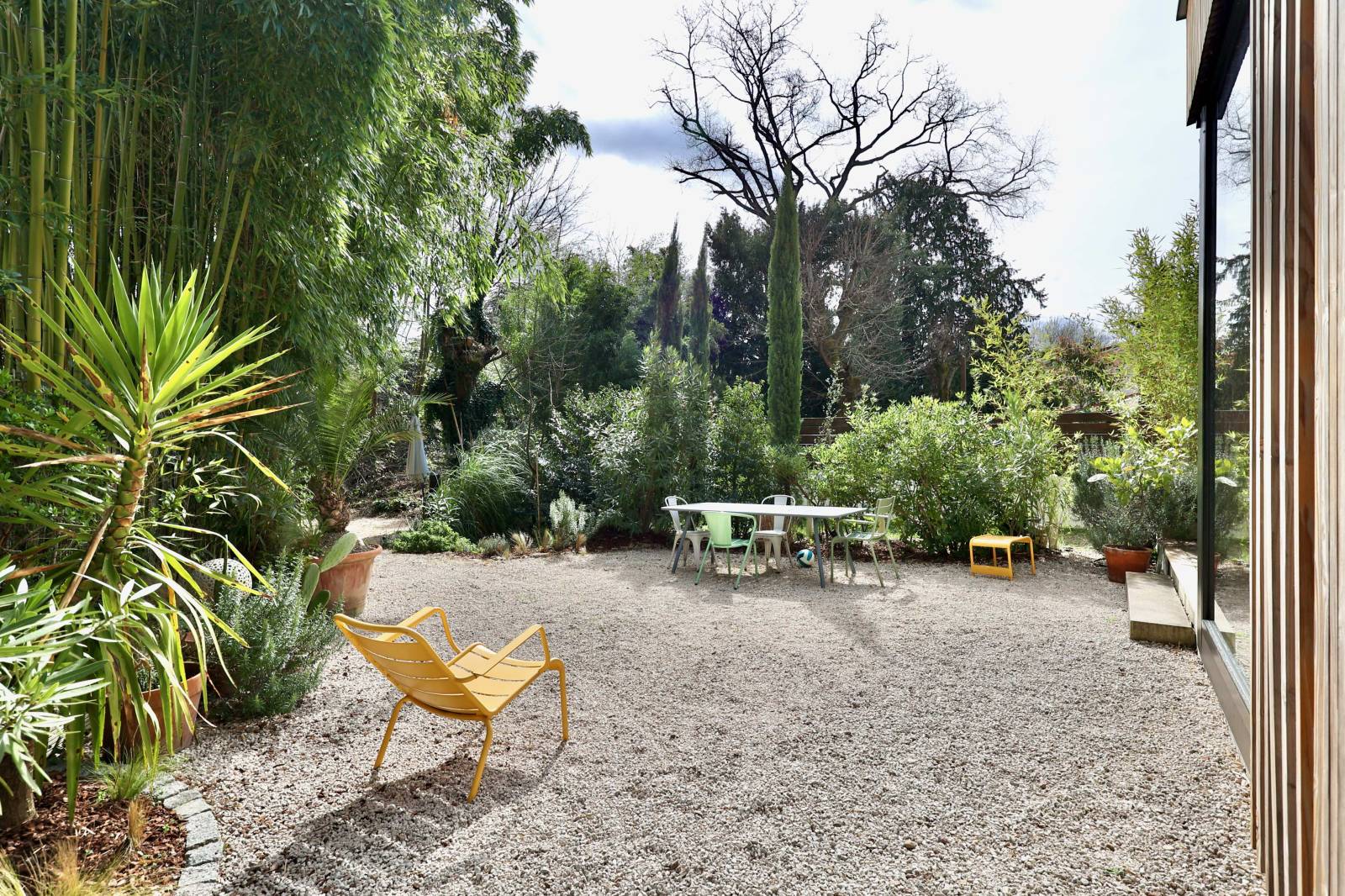 jardin verdoyant au calme pour cette maison à Collonges-au-Mont-d'Or 4 chambres 