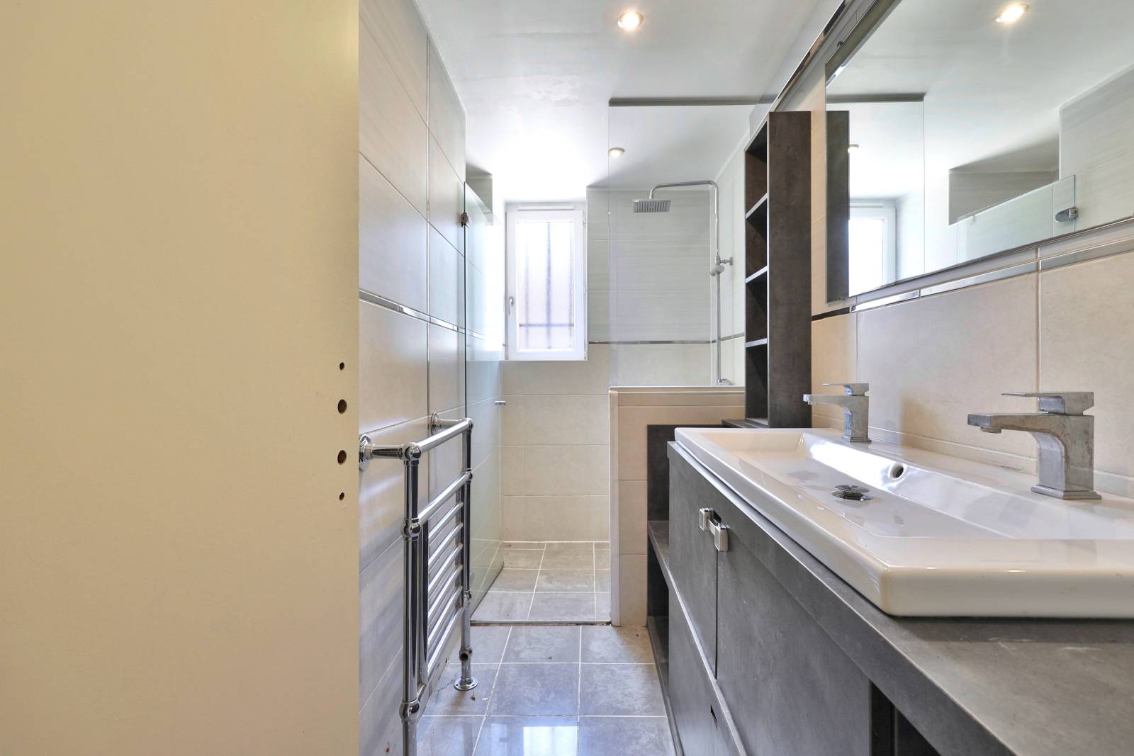 Saint-Germain-au-Mont-d'Or, lumineux T4 de 119 m2 avec jardin privatif dans un parc de 5 ha