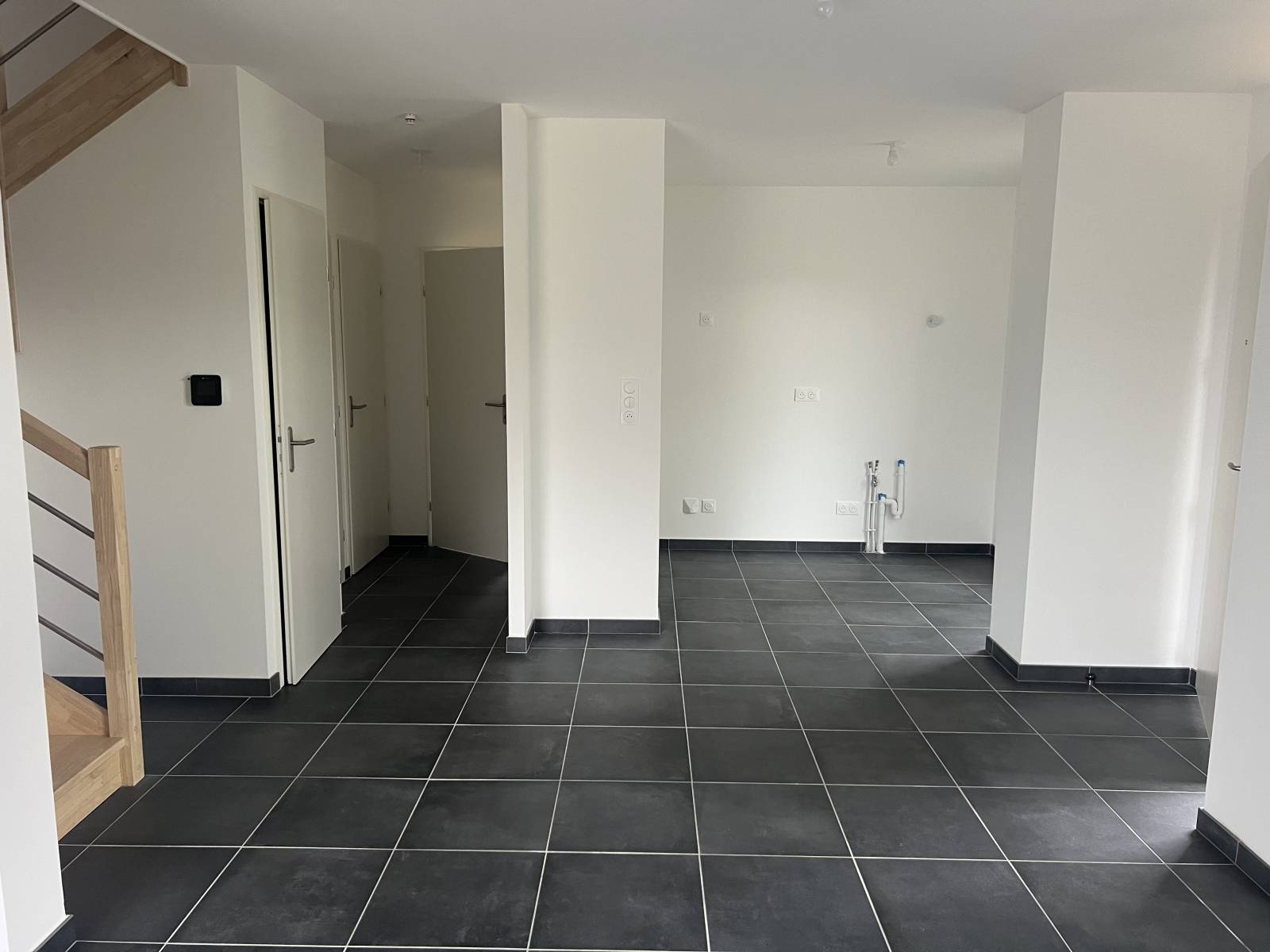 villa récente contemporaine disponible à la vente à mnouxy à 5 minutes du centre d'Aix les Bains