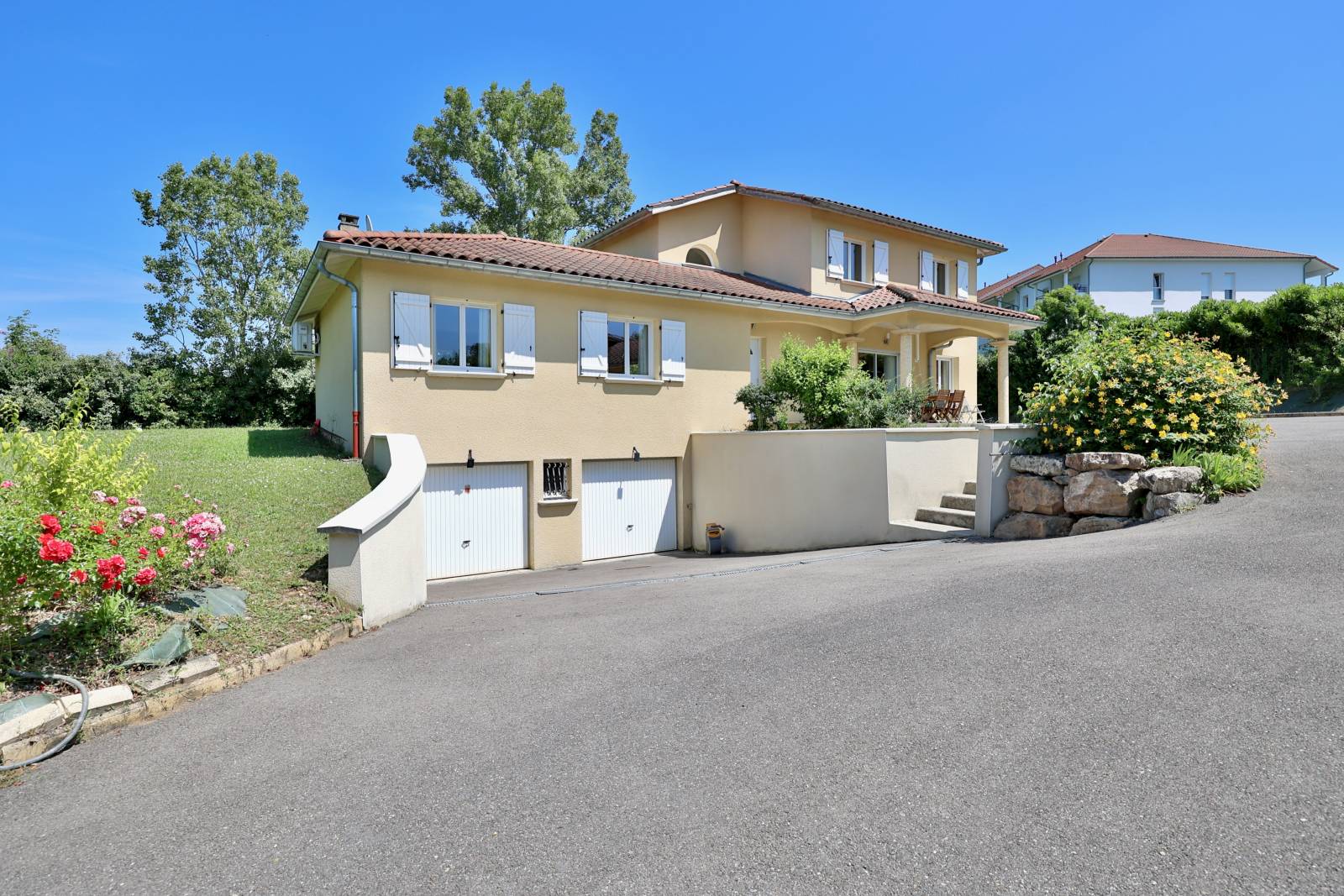 Roche maison de 164m2 edifiée sur un terrain de 1447m2 