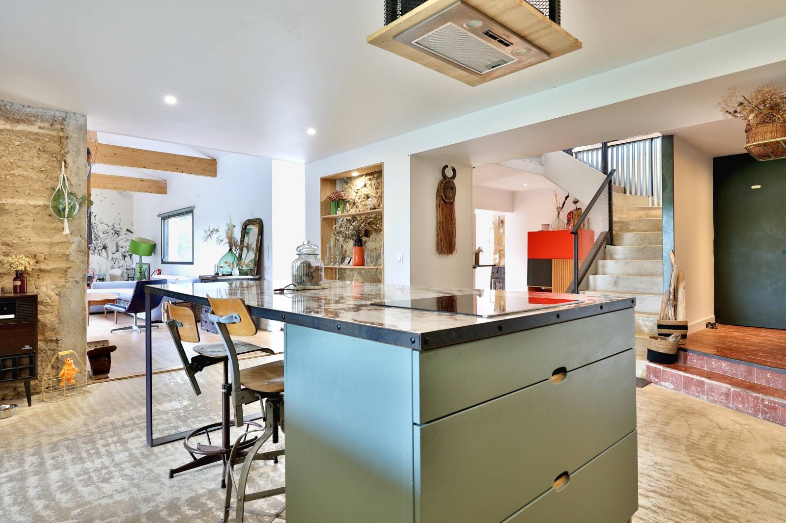 belle bâtisse ancienne rénovée Saint-Genis-les-Ollières  au calme, proche commodités