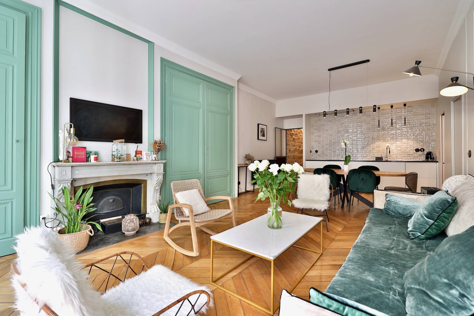 Appartement Lyon 6 avec balcon rénové et calme proche des écoles, transports, commerces et restaurants