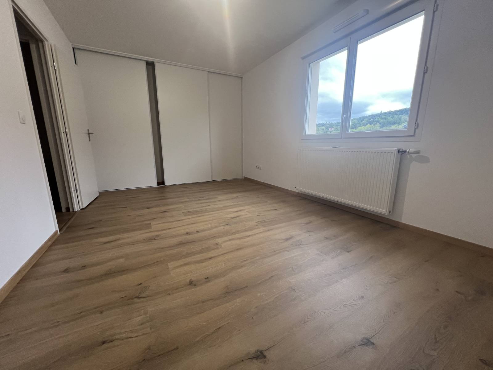 à vendre maison 4 chambres état neuf avec vue partielle sur le Lac du Bourget 